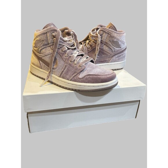 Nike Lavender High-Top Sneakers in Box - Picture 4 of 10